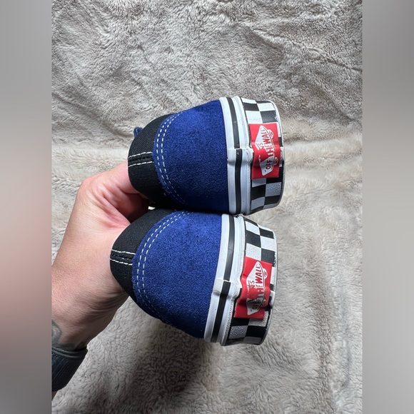 Vans Women’s Sneaker Size 6.5 - Picture 5 of 6